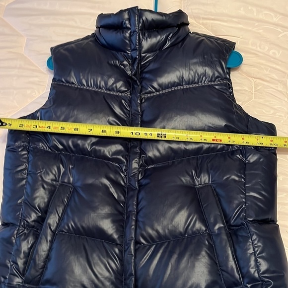COLUMBIA Down navy blue down vest, size medium, in very good condition - Picture 9 of 14